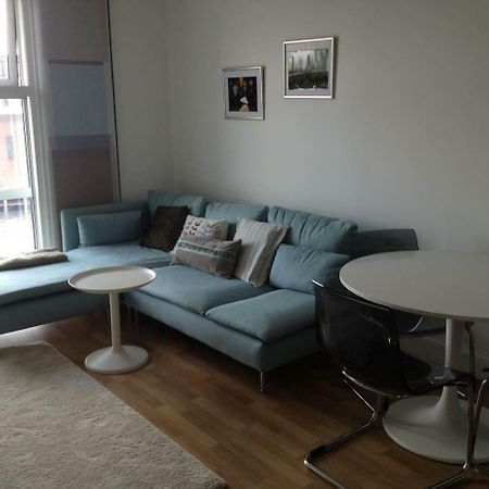 1 Bedroom In Chelsea Bridge Wharf Лондон Екстер'єр фото